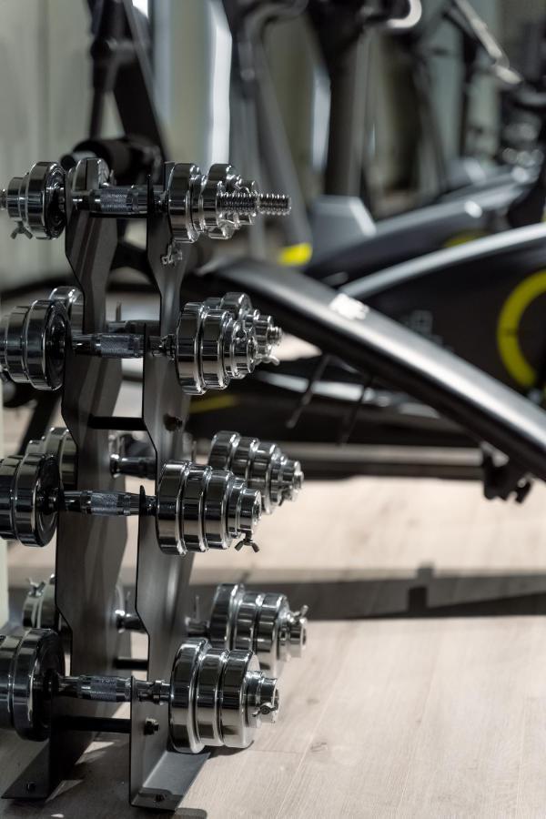 Hotel Diamond Prishtina Laplje Selo Екстериор снимка A set of dumbbells