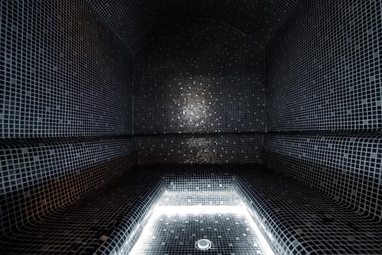 Hotel Diamond Prishtina Пристина Екстериор снимка The interior of the crypt