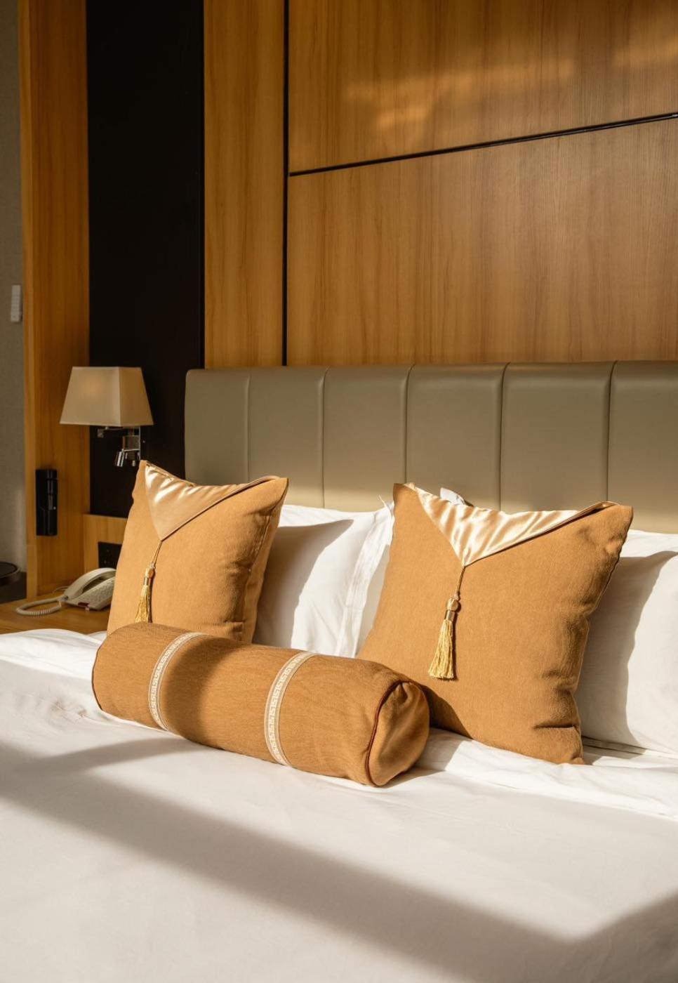 Hotel Diamond Prishtina Пристина Екстериор снимка Pillows on a bed