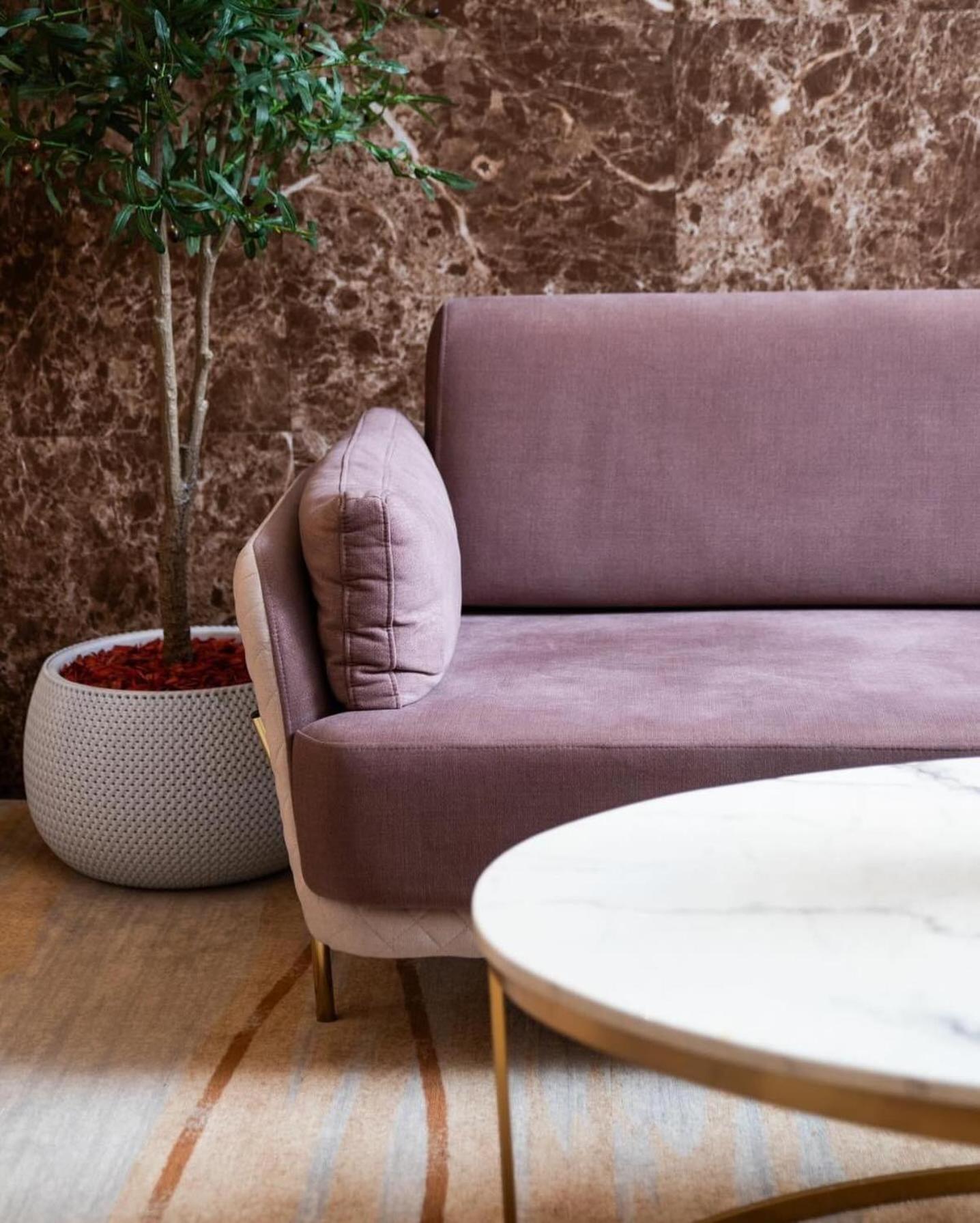Hotel Diamond Prishtina Пристина Екстериор снимка A sofa